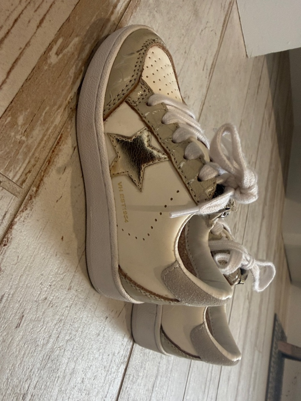 Cream Leather Star Accent Sneakers with Metallic Gold Detail
